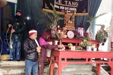 Cầm dao đâm chết anh họ sau bữa tiệc tất niên của dòng họ