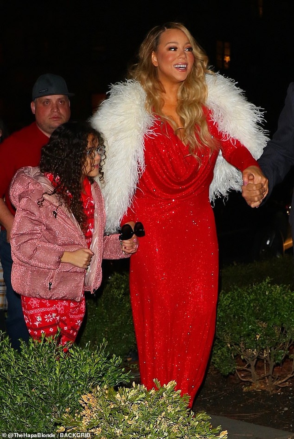 Mariah Carey mặc điệu đà đi ăn tối cùng bồ trẻ - 4 Mariah Carey mặc điệu đà đi ăn tối cùng bồ trẻ - 4