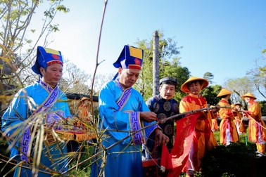 Tái hiện lễ dựng nêu đón Tết ở Đại nội Huế