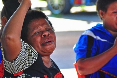 Thân nhân hành khách máy bay Indonesia nổi giận vì thiếu thông tin