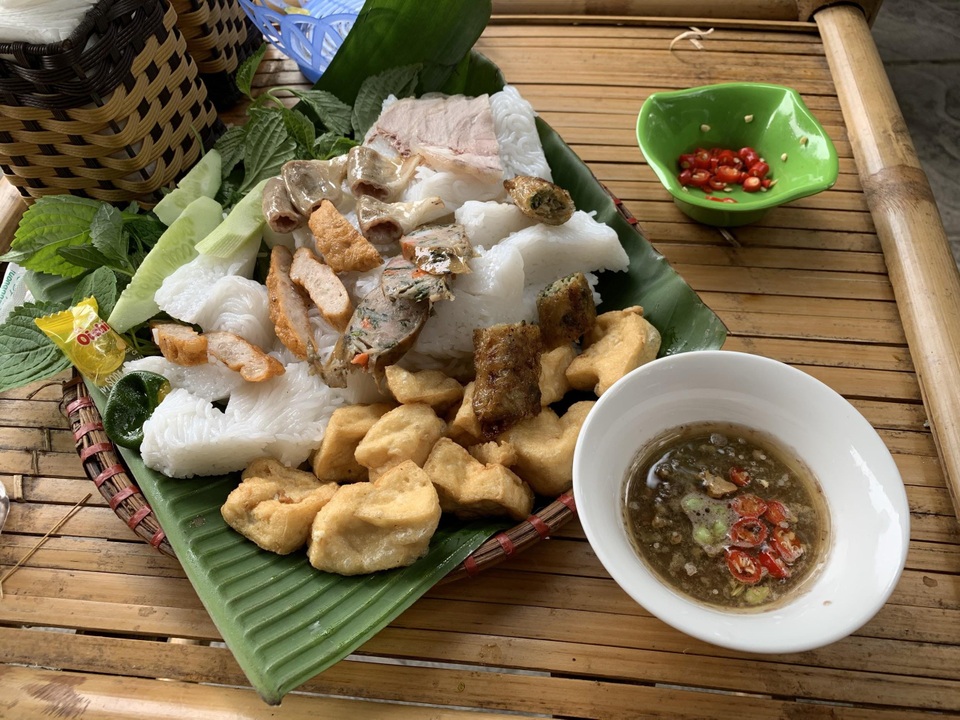 Quán bún đậu trả góp độc nhất Hà Nội, biết được lý do ai cũng cảm động - 4 Quán bún đậu trả góp độc nhất Hà Nội, biết được lý do ai cũng cảm động - 4