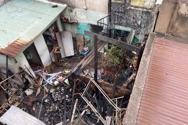 Lửa bùng phát từ căn nhà khóa cửa, cháy lan 2 nhà sát vách