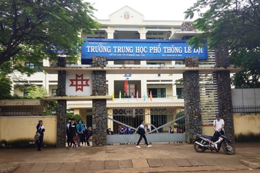 Hàng chục học sinh kí đơn kiến nghị xin nghỉ học thêm