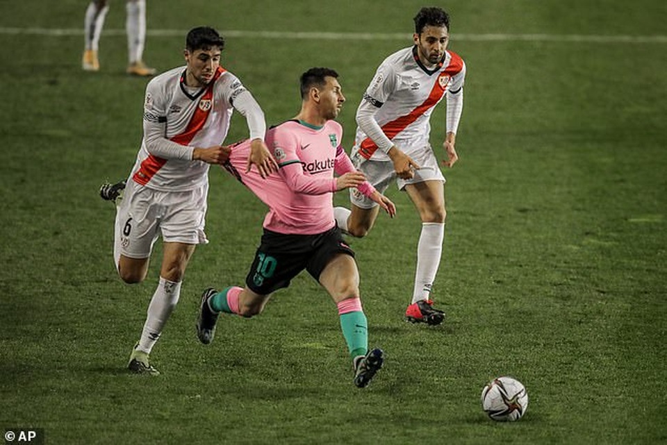 Barcelona đã sai lầm khi không bán Messi - 1 Barcelona đã sai lầm khi không bán Messi - 1