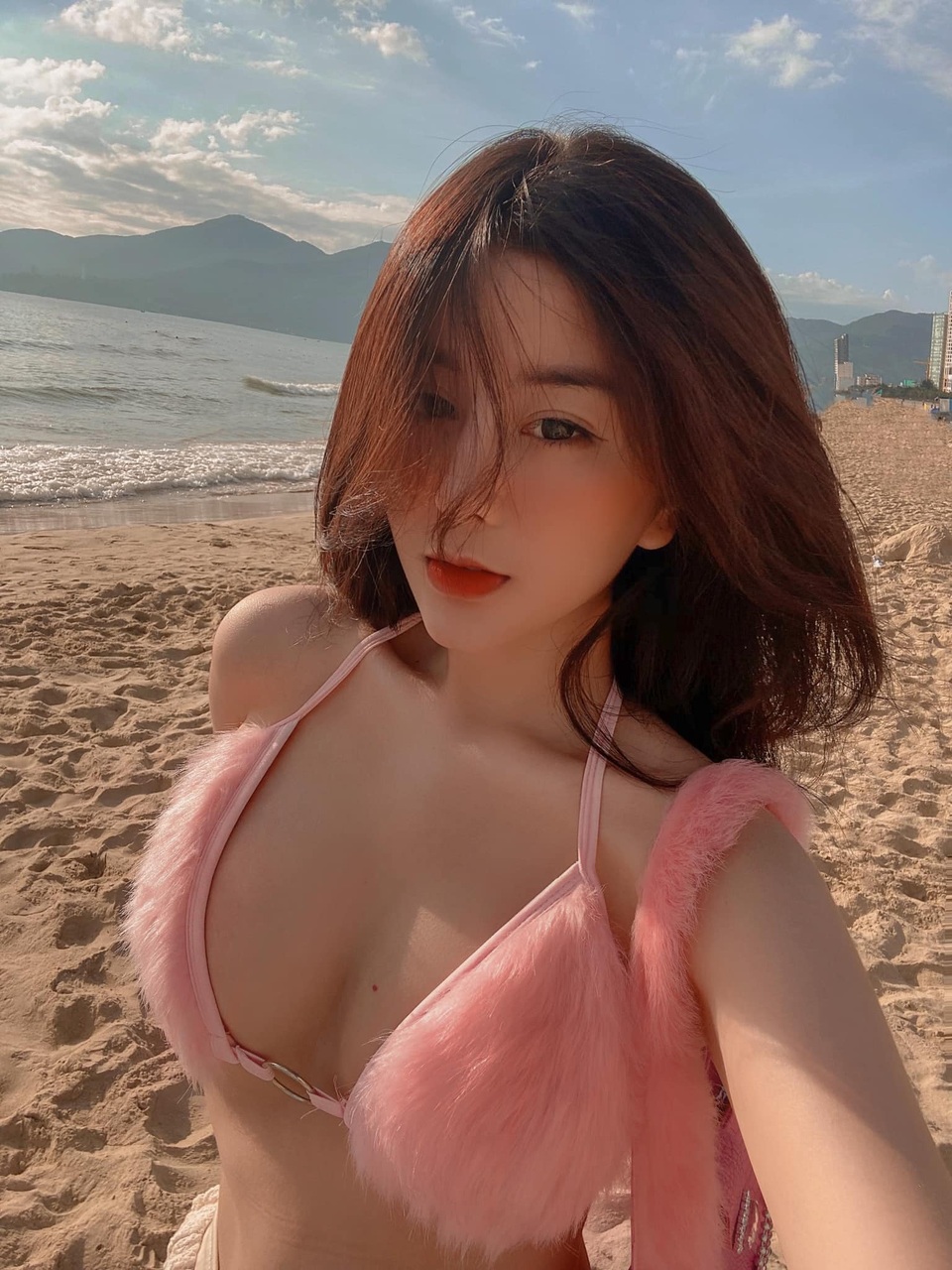 Vóc dáng nảy nở và vòng eo siêu thực của hot girl sở hữu follower khủng - 2 Vóc dáng nảy nở và vòng eo siêu thực của hot girl sở hữu follower khủng - 2