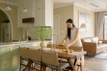 Chi 700 triệu đập thông 2 căn hộ làm nhà phong cách đồng quê ở ven Hà Nội