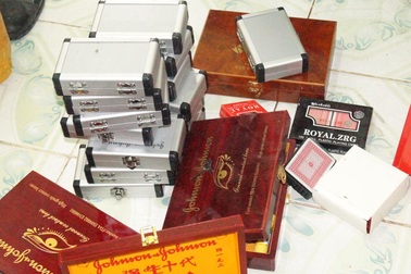 Phát hiện kho dụng cụ phục vụ chơi bạc bịp ở Bình Dương