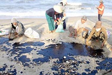 Miền Trung ảnh hưởng nặng sau sự cố tràn dầu