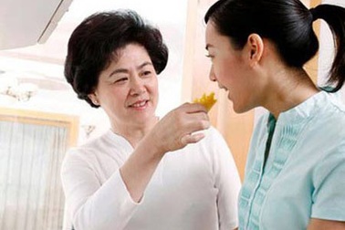 Dùng ôsin trị mẹ chồng