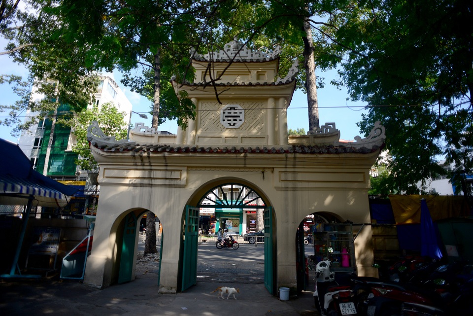 Mộ cổ cụ Trương Vĩnh Ký.jpg Mộ cổ cụ Trương Vĩnh Ký.jpg