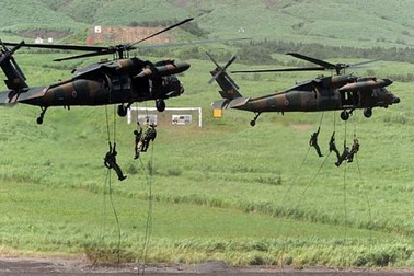 Nhật Bản “khoe” vũ khí hiện đại trong cuộc diễn tập tại núi Phú Sĩ 