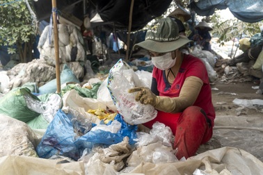 Làng tỷ phú nhờ đi khắp cả nước mua thứ người khác "bỏ đi"