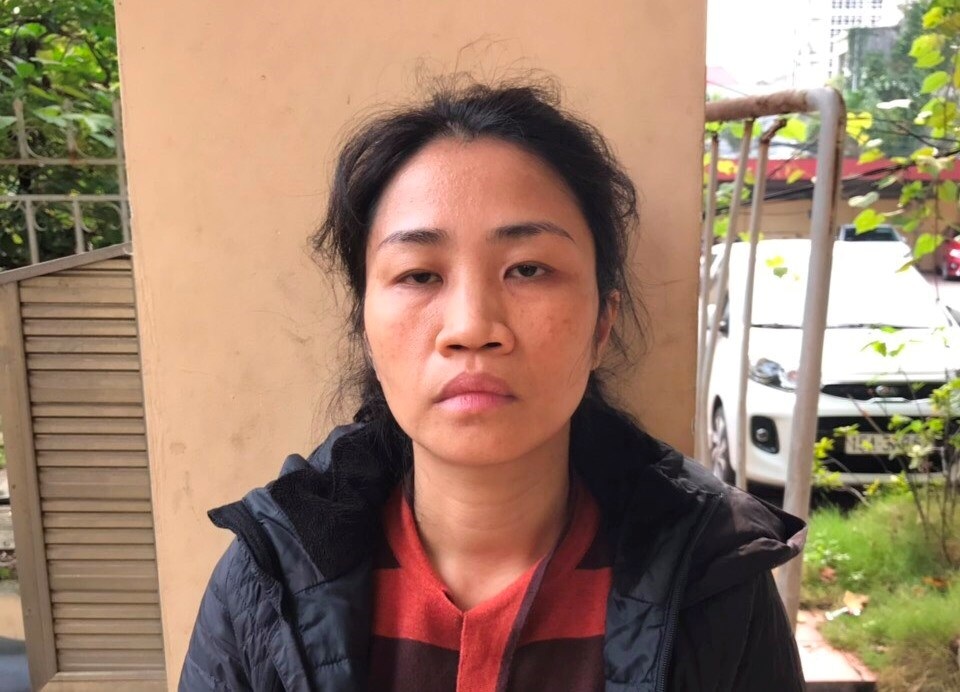 Khởi tố người phụ nữ đã không chịu đo thân nhiệt còn tát công an - 1 Khởi tố người phụ nữ đã không chịu đo thân nhiệt còn tát công an - 1