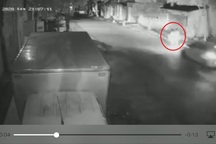 Truy tìm xe ô tô đâm 2 chị em gái thương vong trong đêm muộn