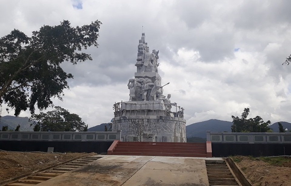 Tượng đài 48 tỷ đồng từng dậy sóng dư luận đang chờ nghiệm thu - 1 Tượng đài 48 tỷ đồng từng dậy sóng dư luận đang chờ nghiệm thu - 1