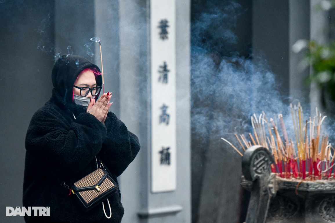 Giới trẻ Hà Thành đến chùa Hà cầu thoát ế trước ngày lễ tình yêu - 4 Giới trẻ Hà Thành đến chùa Hà cầu thoát ế trước ngày lễ tình yêu - 4