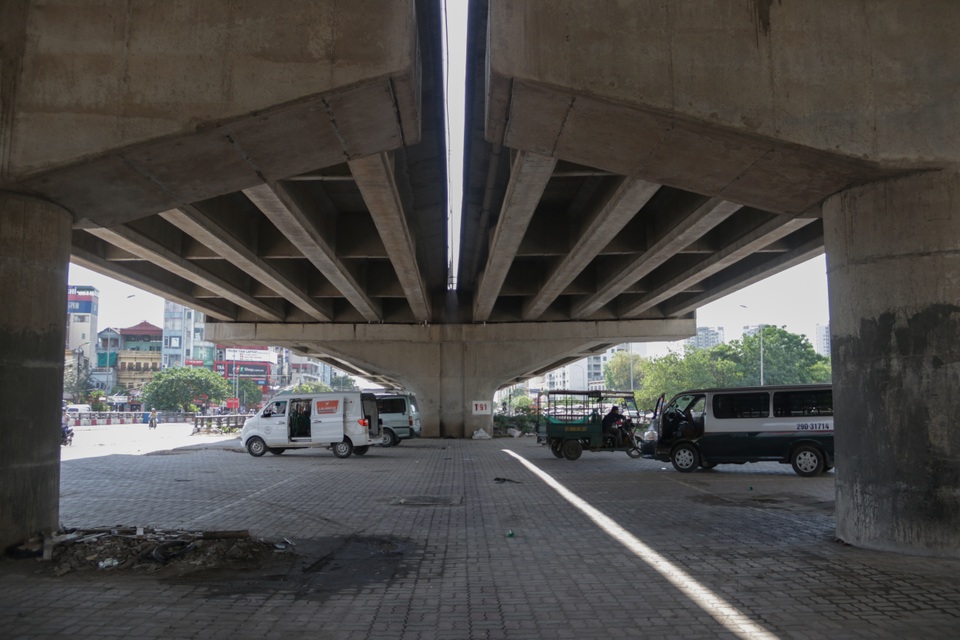 Cận cảnh những gối cầu bị xô lệch được niêm phong trên đường vành đai 3 - 1 Cận cảnh những gối cầu bị xô lệch được niêm phong trên đường vành đai 3 - 1