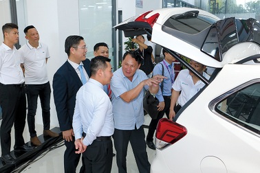 Xe nội giảm phí trước bạ, xe nhập vẫn đắt hàng