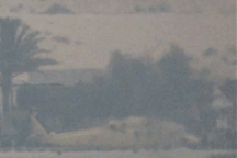 Hai bộ trưởng Ai Cập thăm sân bay, IS phóng tên lửa nổ tung trực thăng