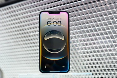 Giá iPhone 16e giảm sâu, rẻ hơn iPhone 14