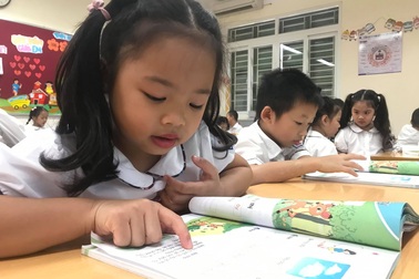 Nên có Hội đồng mới để thẩm định lại sách giáo khoa tiếng Việt lớp 1