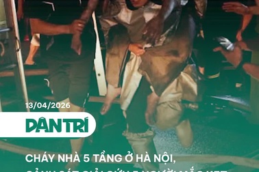 Cháy nhà 5 tầng ở Hà Nội, cảnh sát giải cứu 5 người mắc kẹt
