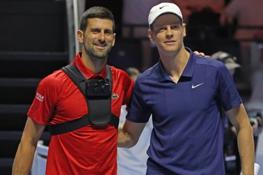 Đánh bại Djokovic, Sinner gặp Alcaraz ở chung kết Six Kings Slam