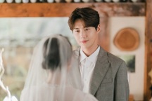 Mẹ nuôi mừng cưới hai cây vàng, tôi lập tức nhận được lời thì thầm từ em rể