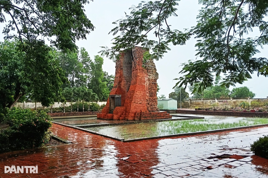 តំបន់ប្រាង្គបុរាណអាយុមួយពាន់ឆ្នាំ ស្ថិតក្នុងសម្បត្តិជាតិពិសេស... ទឹកជំនន់រាល់ពេលមានភ្លៀងធ្លាក់ខ្លាំង - 1 Khu tháp cổ nghìn tuổi ở di tích quốc gia đặc biệt... cứ mưa lớn là ngập - 1