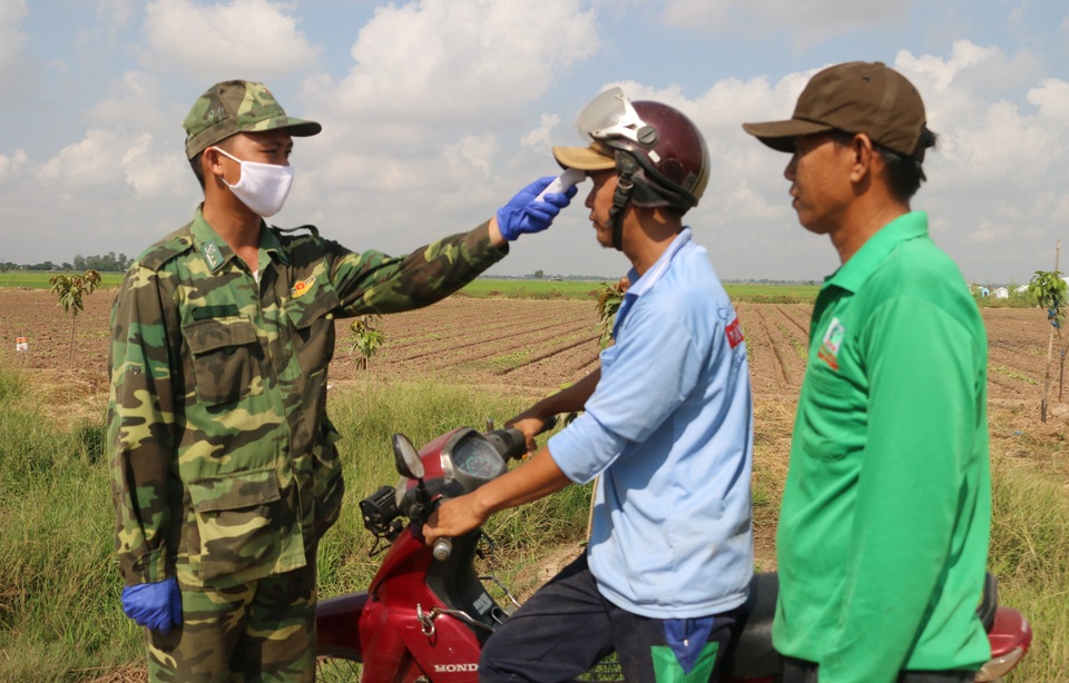 Bộ đội Biên phòng “ăn bờ, ngủ bụi” chặn dòng người nhập cảnh trái phép - 6 Bộ đội Biên phòng “ăn bờ, ngủ bụi” chặn dòng người nhập cảnh trái phép - 6