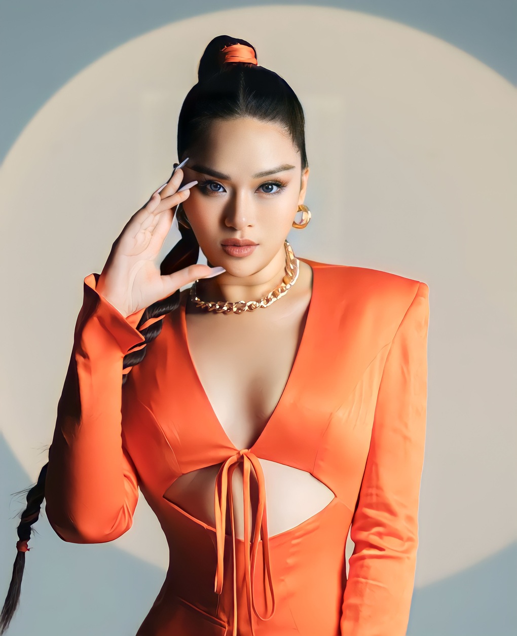 Học trò Lưu Thiên Hương gây chú ý khi hát Sau lưng anh - 3 Học trò Lưu Thiên Hương gây chú ý khi hát Sau lưng anh - 3
