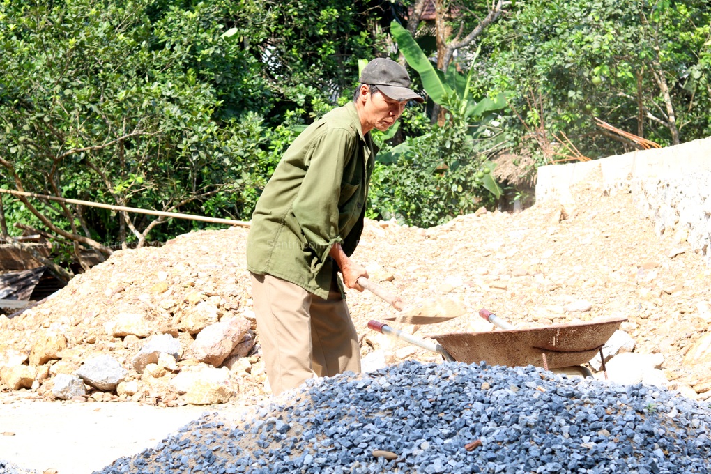 Cảnh đường cùng của vợ chồng già không con, bệnh tật trong mái tranh ọp ẹp - 4 Cảnh đường cùng của vợ chồng già không con, bệnh tật trong mái tranh ọp ẹp - 4