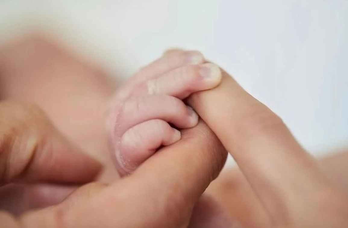 Chồng trẻ nói gì trước tin đồn Lâm Chí Linh nhờ người mang thai hộ - 2 Chồng trẻ nói gì trước tin đồn Lâm Chí Linh nhờ người mang thai hộ - 2
