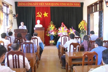 Hiệu trưởng trường THPT Cửa Tùng bị cách chức tất cả các chức vụ trong Đảng