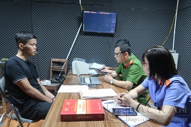 Nam thanh niên dùng clip nhạy cảm để tống tiền bạn gái cũ