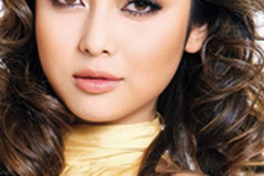 Hoa hậu Jennifer Phạm: “Đôi mắt đã “phản bội” tôi”