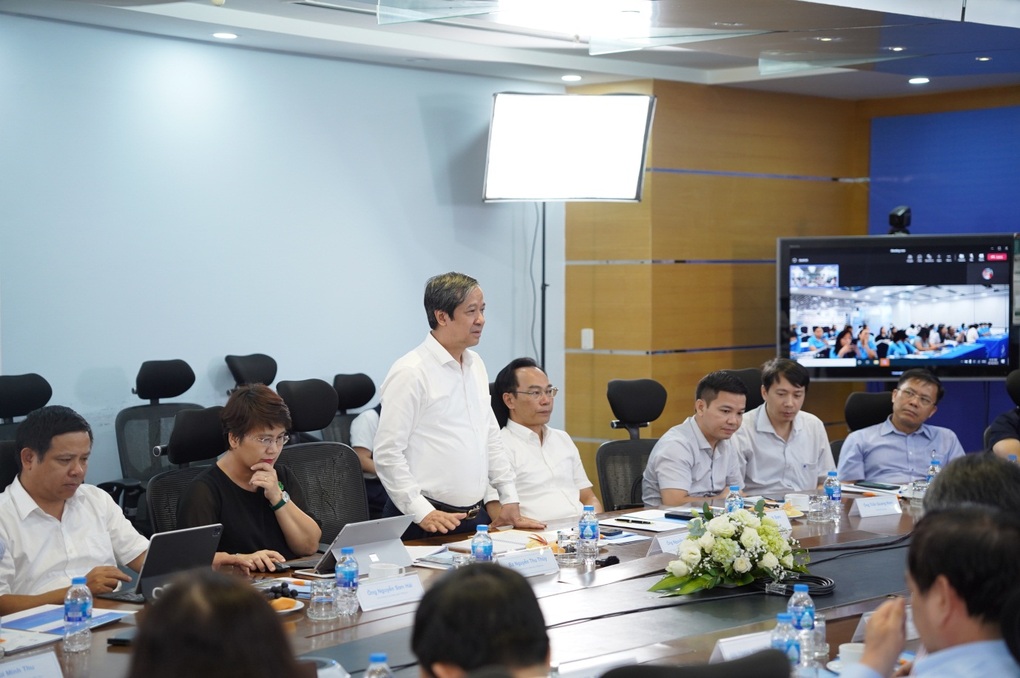 Bộ trưởng Bộ GDĐT đến thăm và làm việc với Tập đoàn Công nghệ CMC và Trường Đại học CMC - 1 Bộ trưởng Bộ GDĐT đến thăm và làm việc với Tập đoàn Công nghệ CMC và Trường Đại học CMC - 1