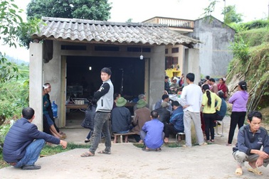 Nghi phạm giết vợ ra đầu thú