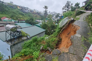 Cấm người dân tiếp cận khu vực sạt lở đất ở Đà Lạt