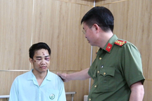 Thượng úy bị thương nặng khi ngăn xe máy lạng lách đêm Trung thu