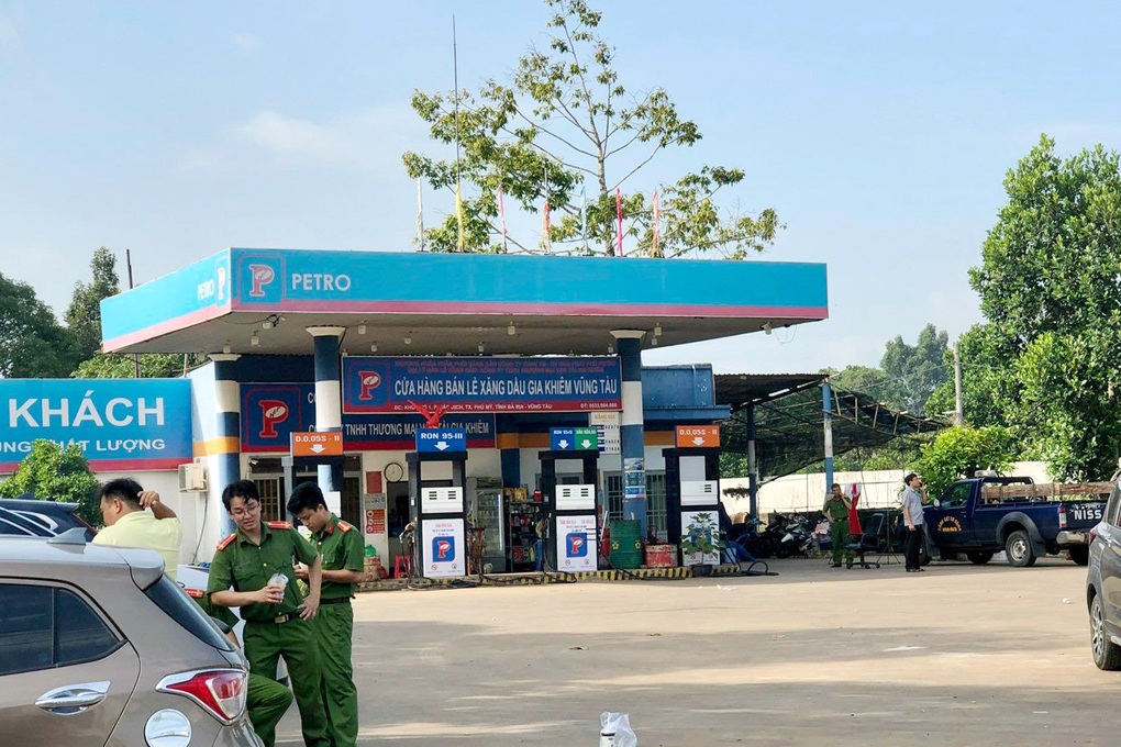 Bắt chủ cửa hàng sản xuất xăng giả quy mô ở Bà Rịa - Vũng Tàu - 1