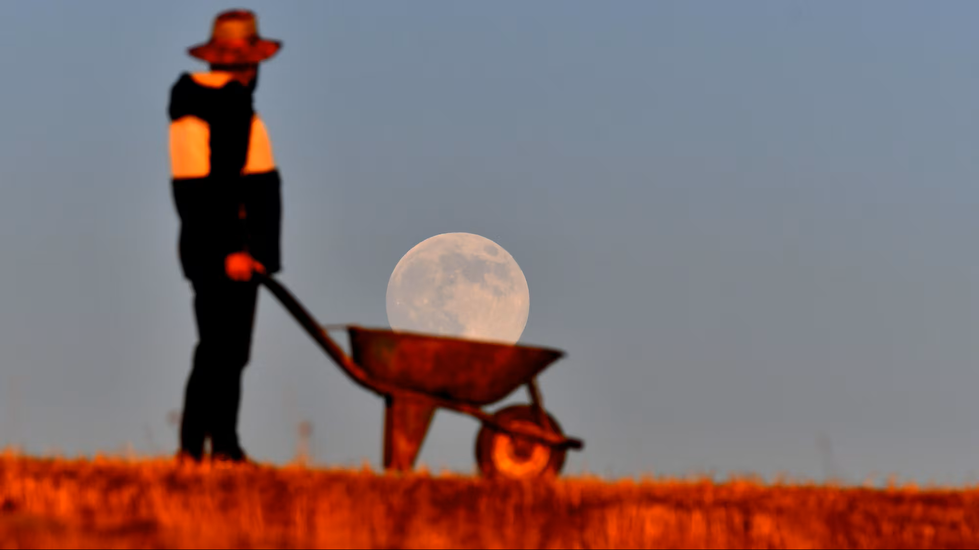 Серия фотографий последнего суперлуния 2025 года, ярко сияющего в небе - 4 Chùm ảnh siêu trăng cuối cùng trong năm 2025 rực sáng trên bầu trời - 4