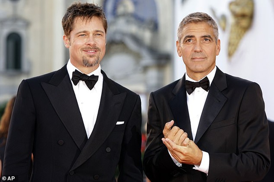 George Clooney gặp tai nạn suýt chết, còn mọi người mải miết chụp hình - 5 George Clooney gặp tai nạn suýt chết, còn mọi người mải miết chụp hình - 5