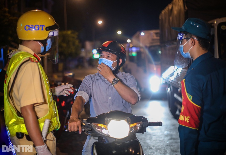 Phong tỏa quận Gò Vấp: Xin cho tôi về với các con, đảm bảo không ra nữa! - 8 Phong tỏa quận Gò Vấp: Xin cho tôi về với các con, đảm bảo không ra nữa! - 8