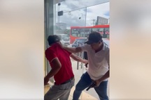 Công an ập vào văn phòng công chứng, khống chế nhiều người ở Bình Dương