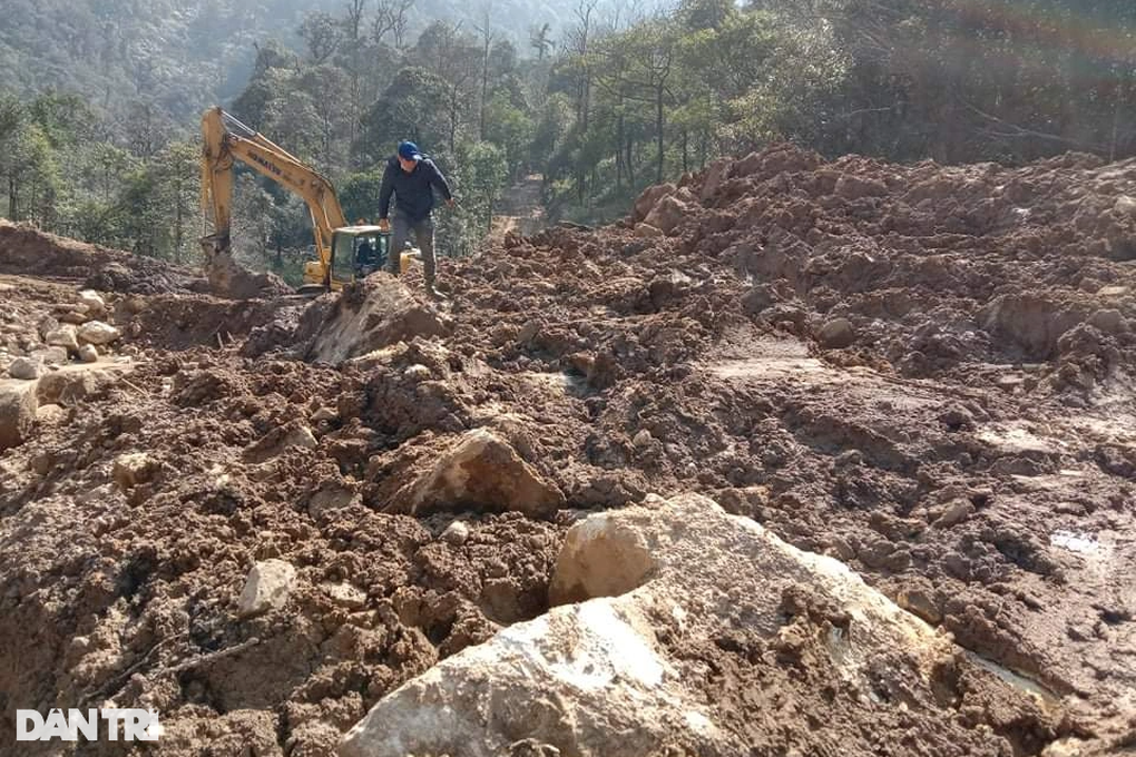 Một trong tứ đại đỉnh đèo Tây Bắc bị đào xới, mất cả rừng phòng hộ - 8 Một trong tứ đại đỉnh đèo Tây Bắc bị đào xới, mất cả rừng phòng hộ - 8