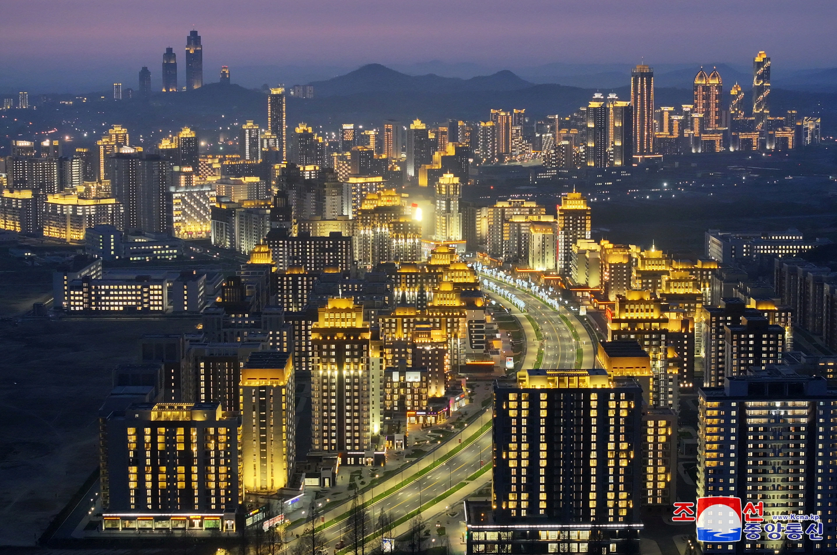 View - Triều Tiên khánh thành 10.000 căn hộ mới ở Bình Nhưỡng | Báo Dân trí