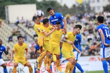 Văn Đức đá chính, SL Nghệ An lần đầu giành chiến thắng ở V-League 2021