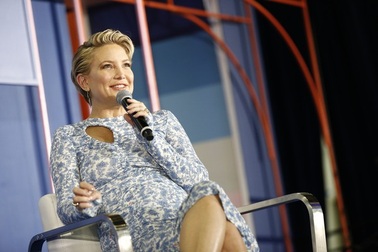 Kate Hudson sinh con thứ 3