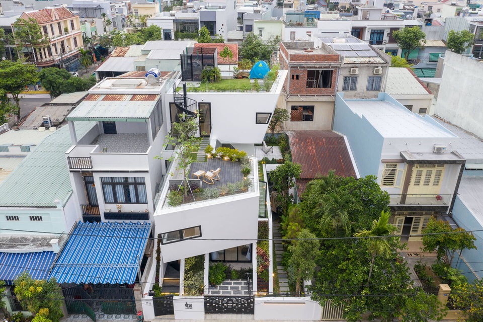 Vợ chồng Đà Nẵng làm nhà độc lạ, có cả khu cắm trại trên sân thượng - 2 Vợ chồng Đà Nẵng làm nhà độc lạ, có cả khu cắm trại trên sân thượng - 2